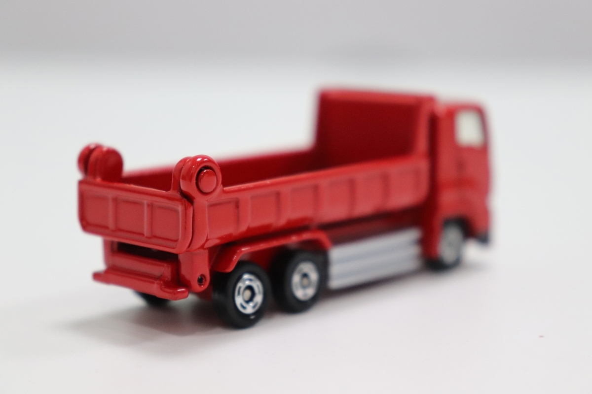 トミカ いすゞ ギガ ダンプカー（赤）非売品 - dReamxisの小さな車館