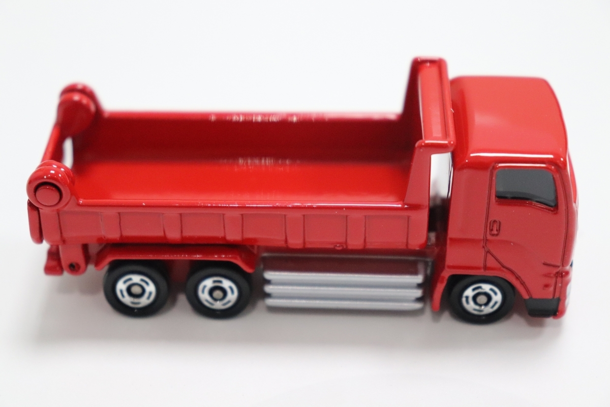 トミカ いすゞ ギガ ダンプカー（赤）非売品 - dReamxisの小さな車館