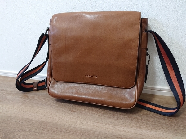 大人のためのショルダーバッグ。COACH(コーチ)のメトロポリタン