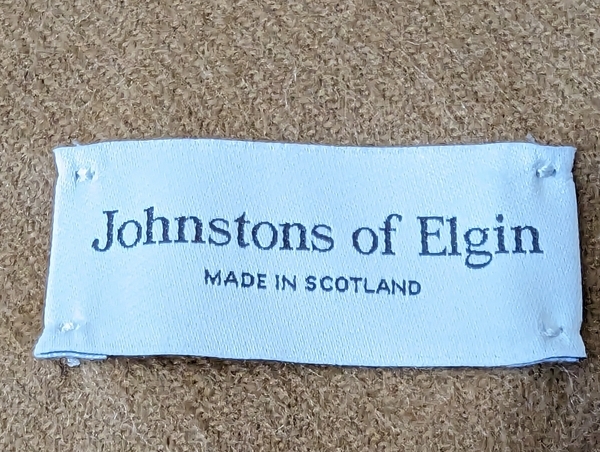 ちょうどいい中判サイズ。Johnstons of Elgin（ジョンストンズ オブ