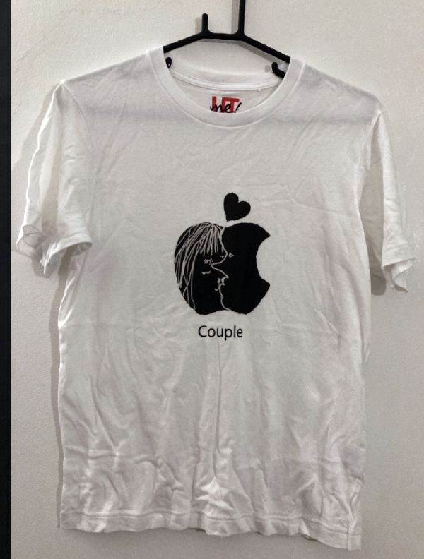 appleのロゴっぽいTシャツ