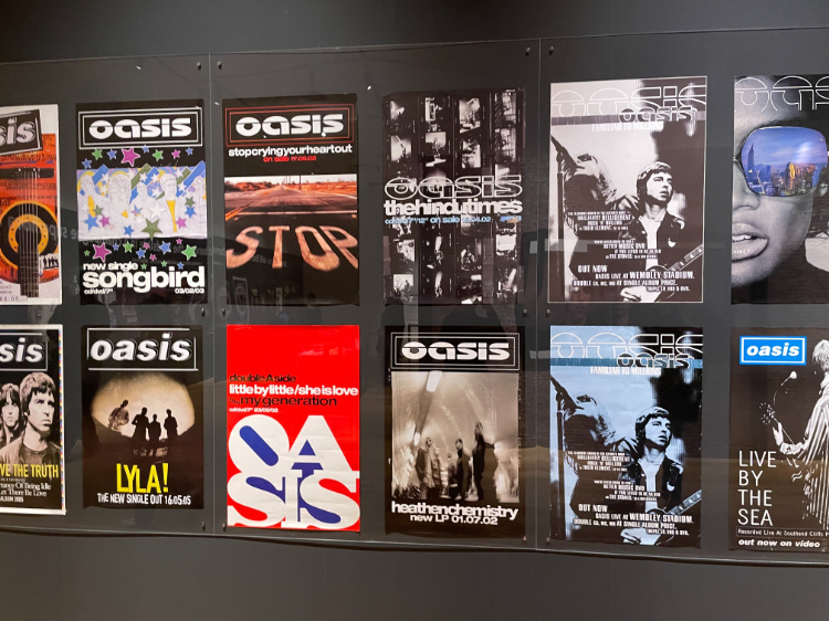 B2ポスター【OASIS】オアシス 30周年特別展 ギターアンプ 2025年最新】oasIs 30周年 特別展 ポスターの人気アイテム