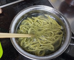 子どもと うどん作り＊お茶香る緑のうどん  