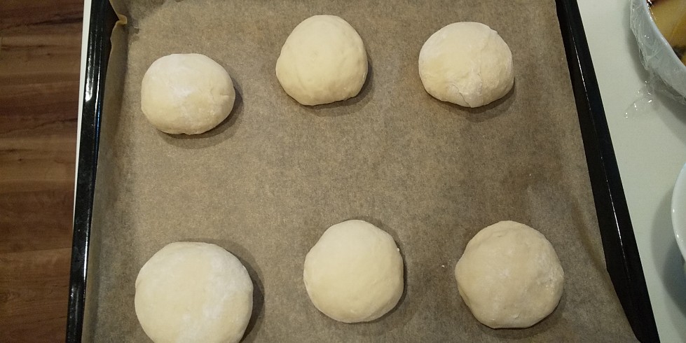 ドライイーストがない！自家製酵母を仕込んでパンを焼いてみた  