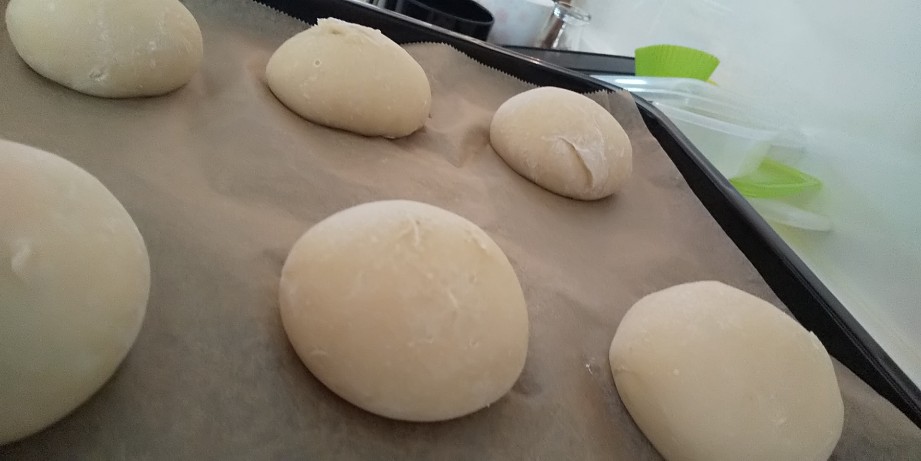 ドライイーストがない！自家製酵母を仕込んでパンを焼いてみた  