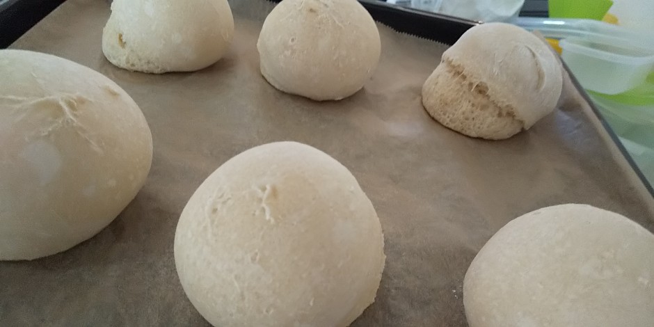 ドライイーストがない！自家製酵母を仕込んでパンを焼いてみた  