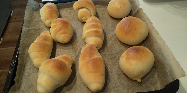 自家製酵母でロールパン＆コーンパン