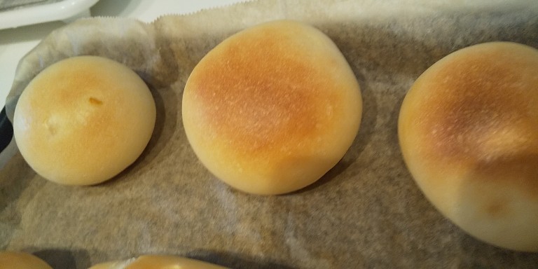 自家製酵母でロールパン＆コーンパン