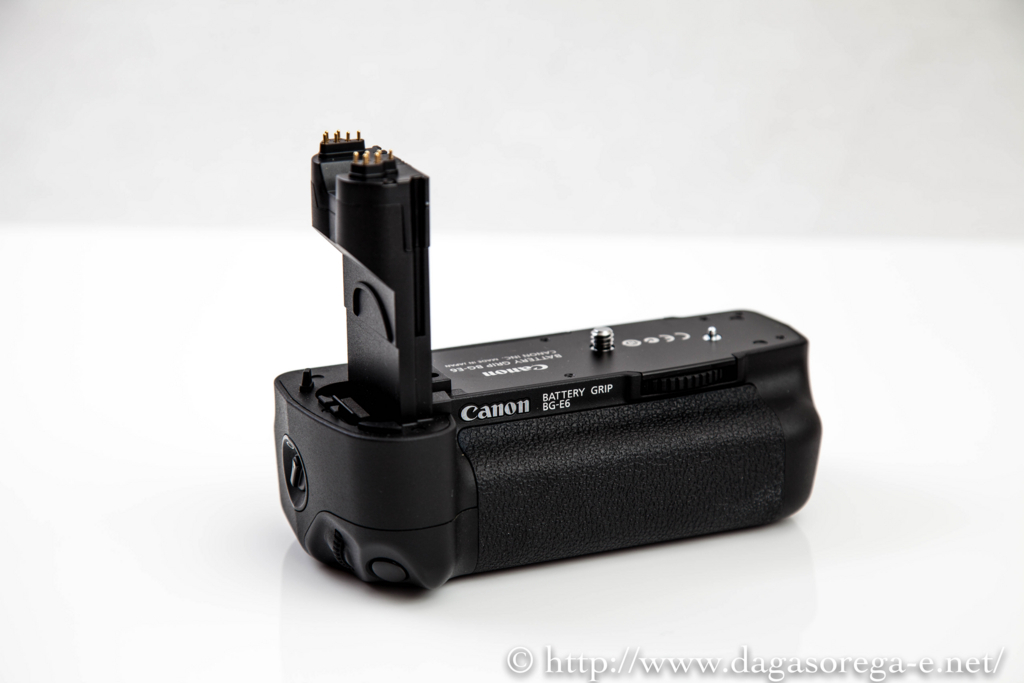 f:id:dagasoregae:20171003161910j:plain canon純正のEOS 5D Mark2用バッテリーグリップ