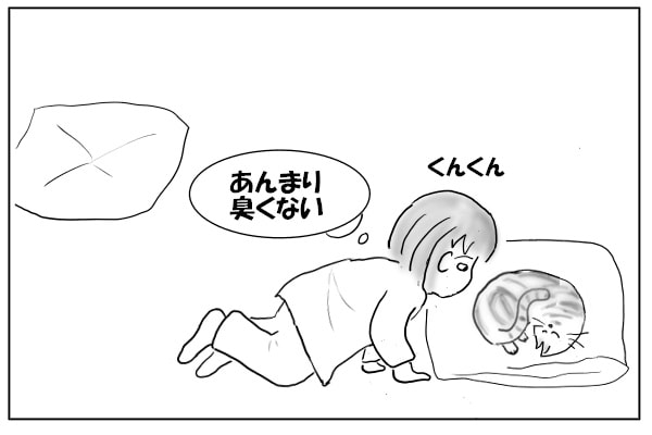 匂いをかぐ女