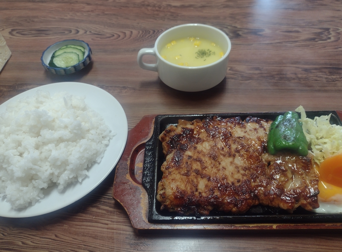 三池港近く、田舎の母を思い出すボリューム満点の食堂/サンライズ