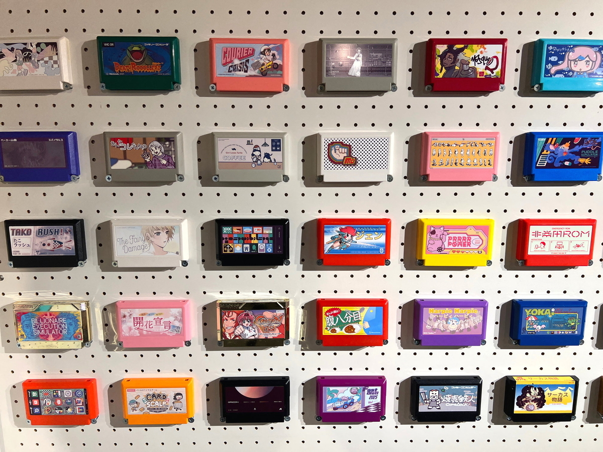 ファミカセをキャンバスにしたアート展「わたしのファミカセ展