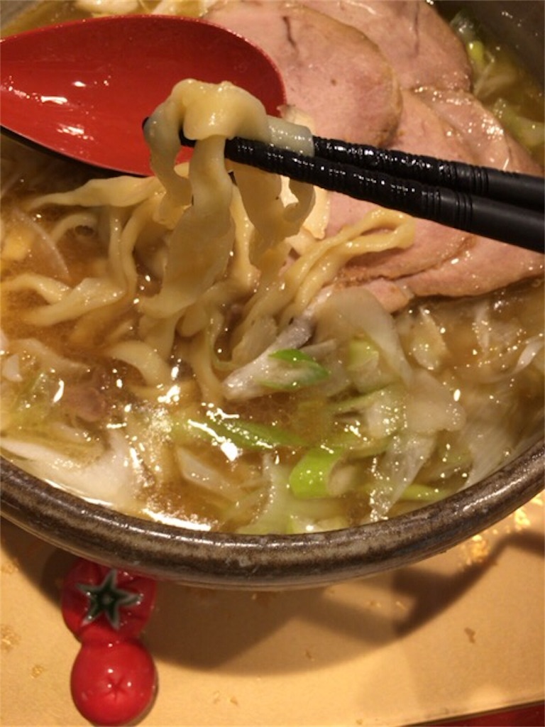平打ちのちぢれ麺