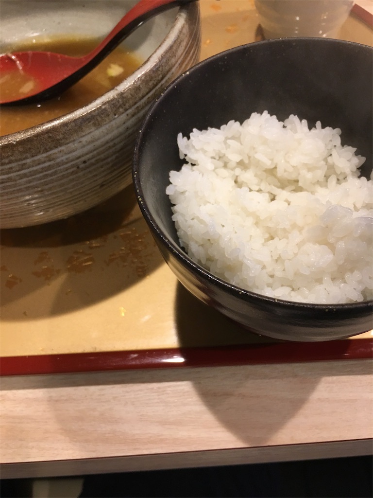 残ったスープにごはんを入れて雑炊にする