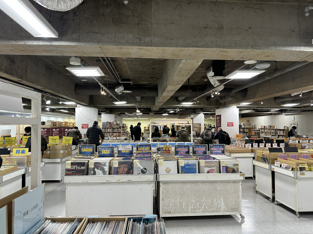 仙台E Beans大レコードCD市：旅の記憶はレコードと本から（3