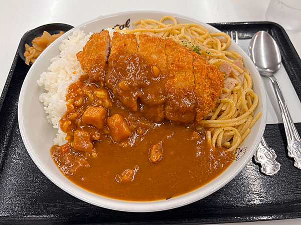 養老SA下りの「オリエンタルカレー＆焼きスパ」のカツ乗せ焼スパと