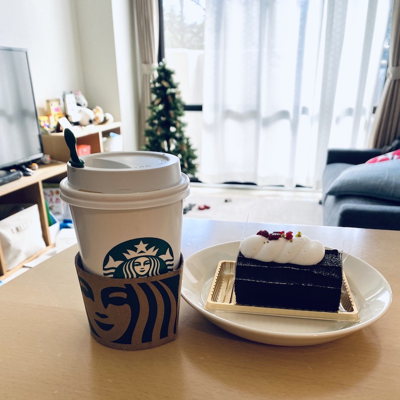 スタバ　ブッシュドノエル　クリスマス