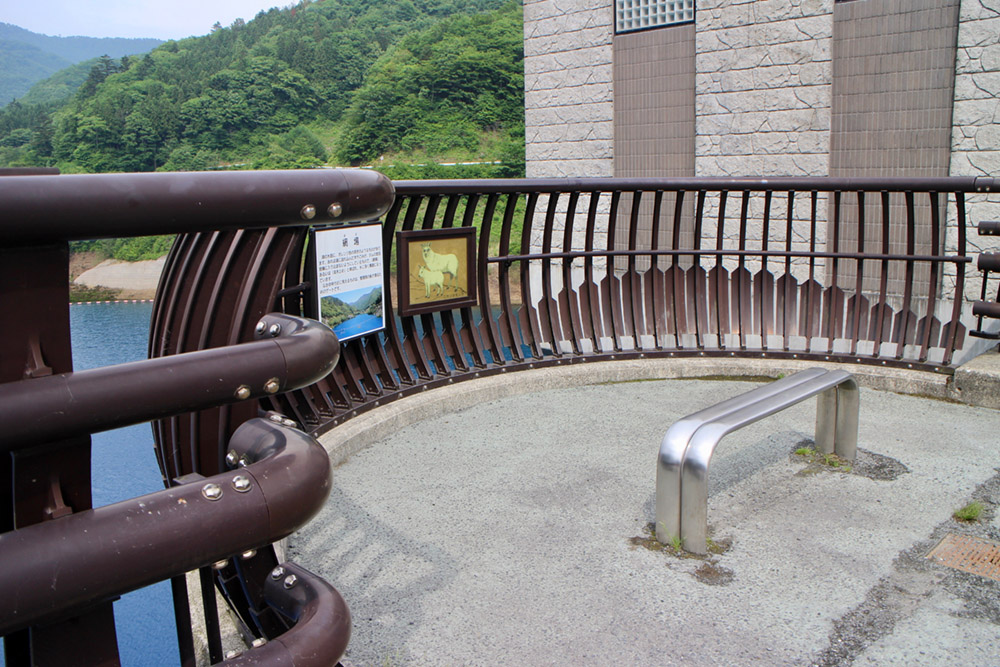 イメージ：四万川ダムの上から