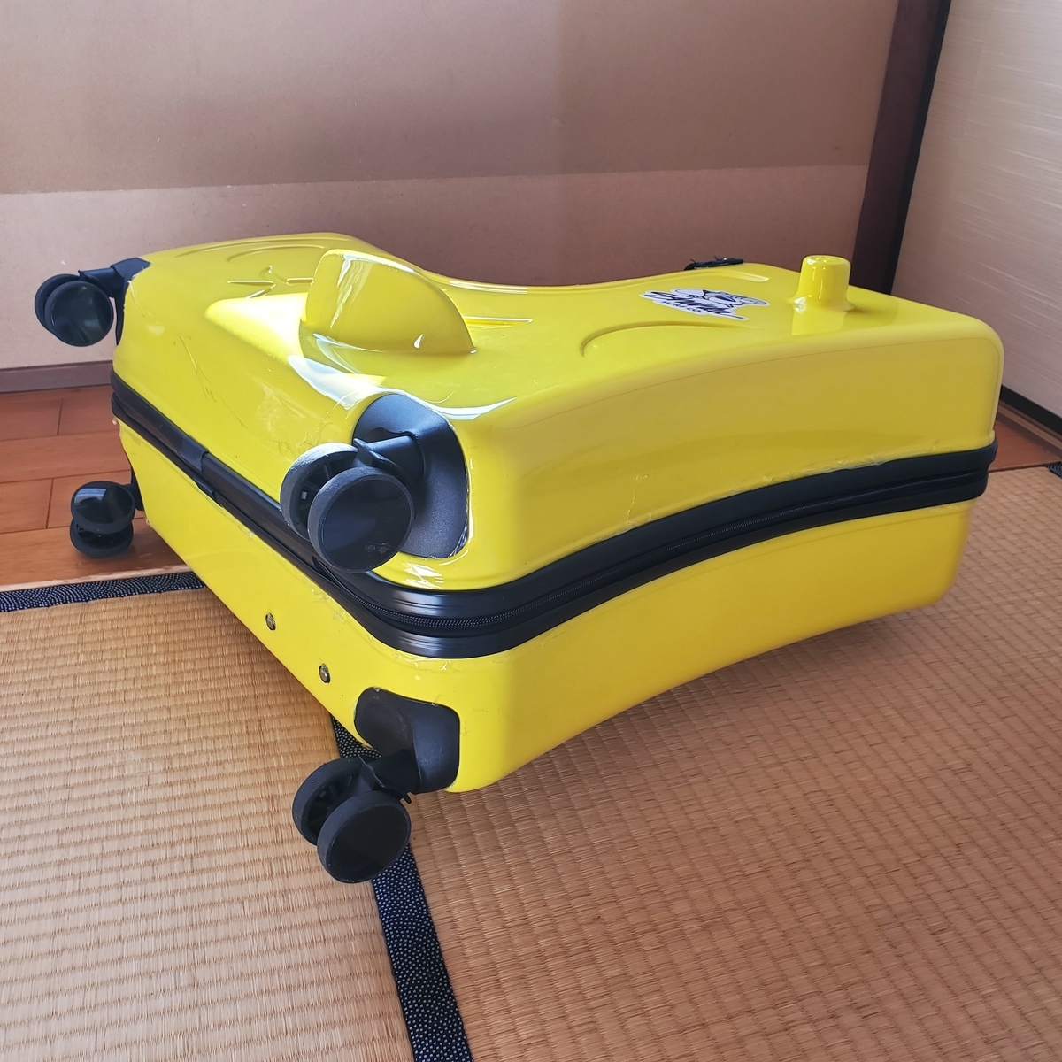寝かせて置くと、カバンが不安定になる