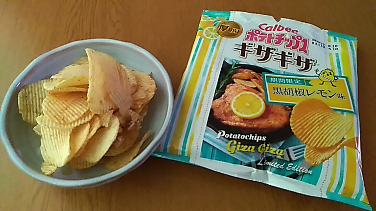 カルビーポテトチップスギザギザ