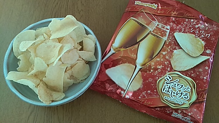 シュワッとはじけるポテトチップス