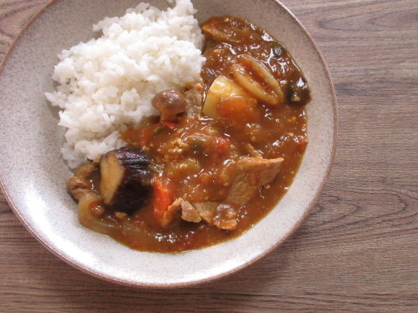 【トマトの断面図】桃太郎、で作った野菜カレー