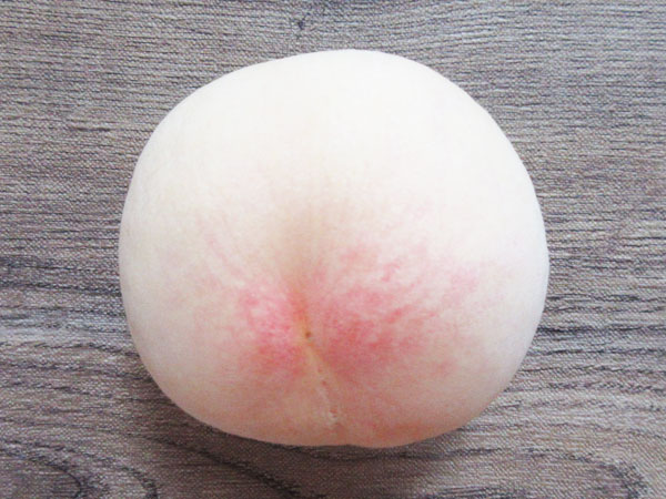 【桃の断面図】さきがけはくとう