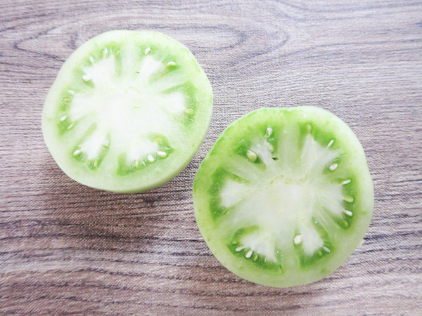 青トマトの断面図