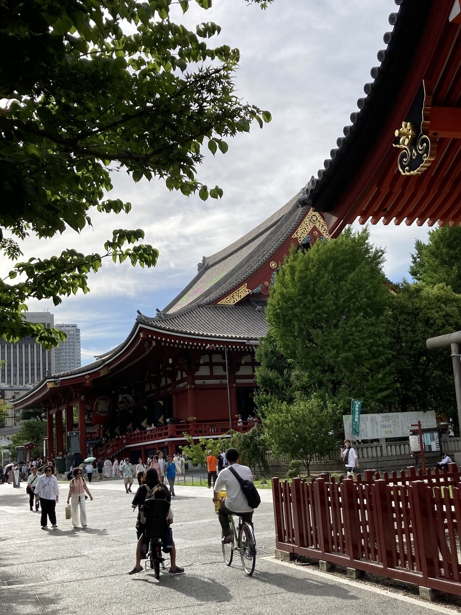 浅草寺の横からの入り口