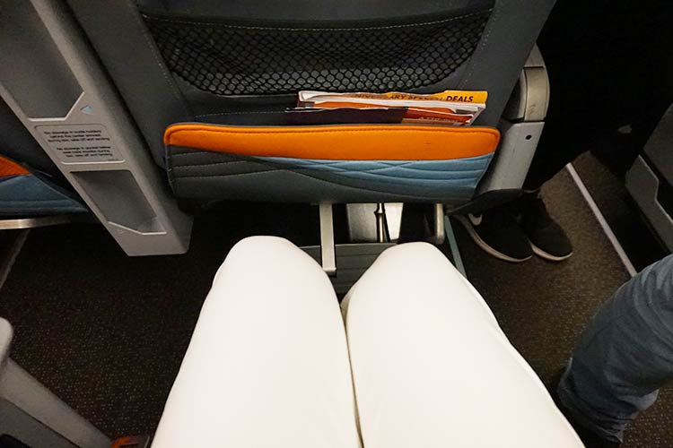 シンガポール航空　A350  プレミアムエコノミー　広さ