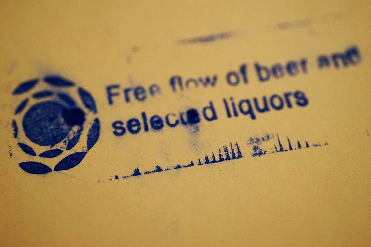 プラザプレミアラウンジ　ドリンク無料