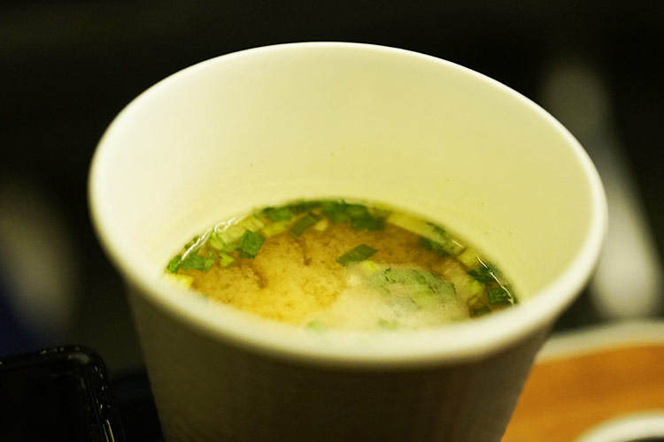 ANA プレミアムクラス機内食　みそ汁