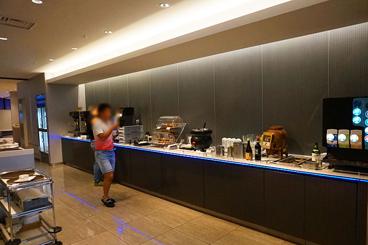 ANA SUITE LOUNGE 食事ドリンクコーナー