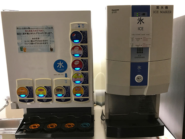 函館空港ラウンジ　ドリンクマシーン1