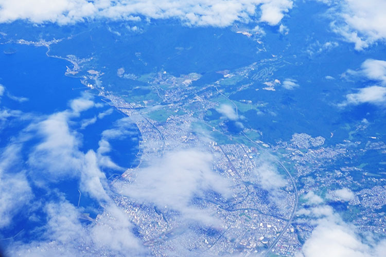 青森市上空