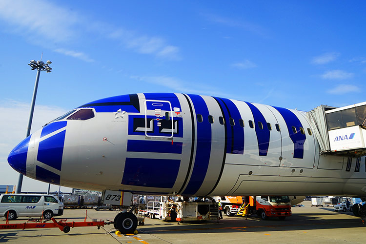 ANA ビジネスクラス搭乗記 NH855便 ジャカルタ行 STAR WARS JETS
