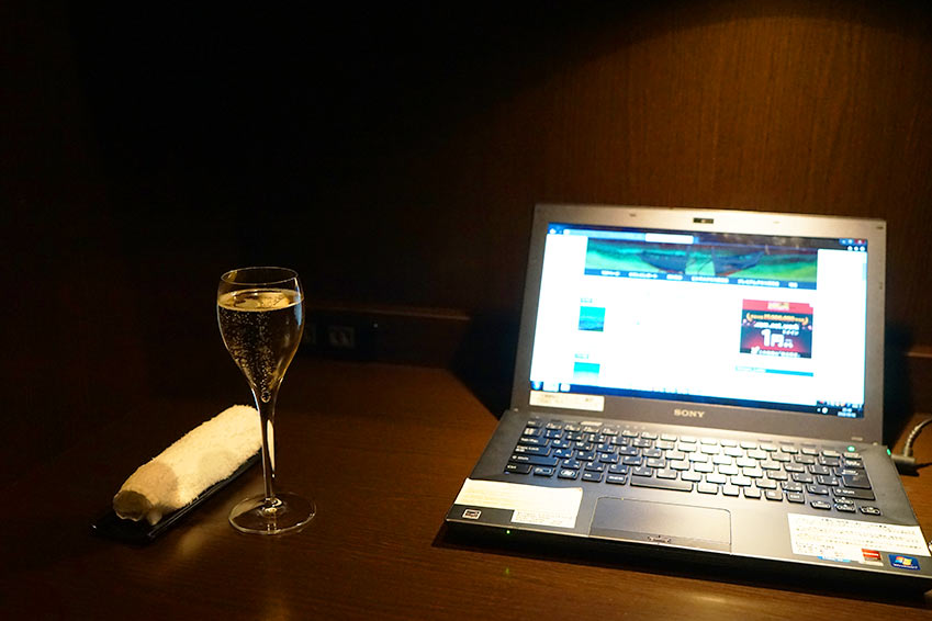 ANA suite lounge パソコンブース