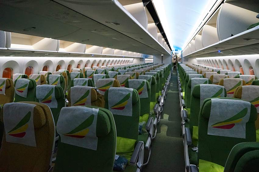 789機内