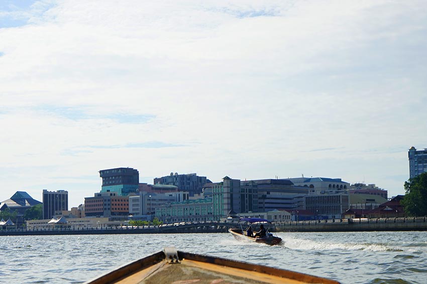 水上タクシーでウォータービレッジ