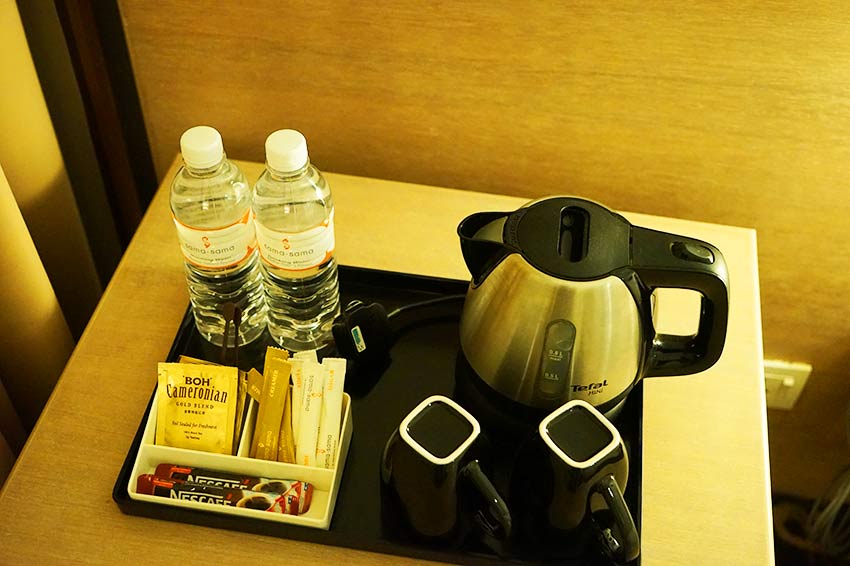 コンプレメンタリー