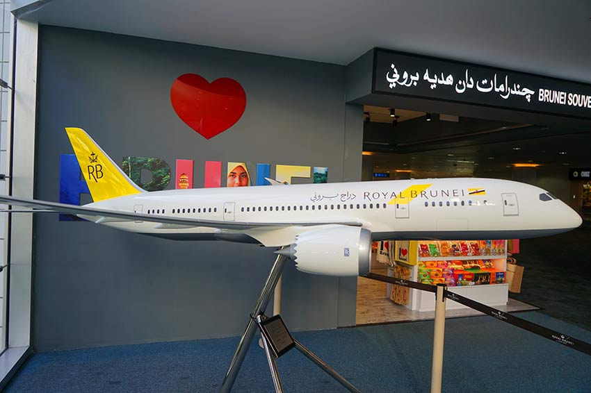 ピカピカのA320neoにおいしい機内食、ロイヤルブルネイ航空エコノミー