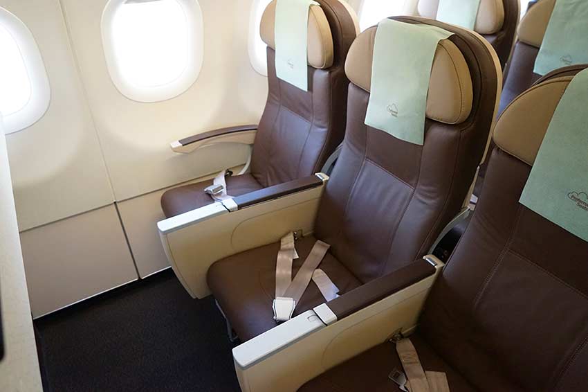 ピカピカのA320neoにおいしい機内食、ロイヤルブルネイ航空エコノミー