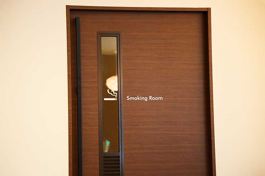 スモーキングルーム スモーキングルーム