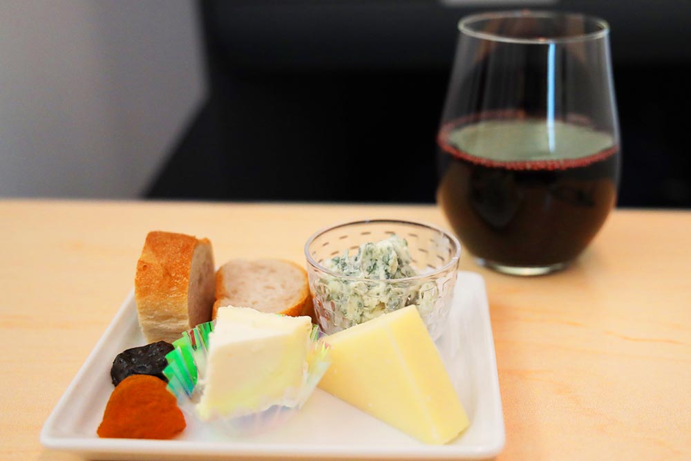 ANA ビジネスクラス　チーズセット