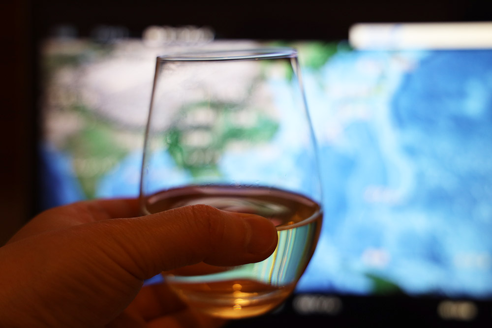 ビジネスクラス　乾杯