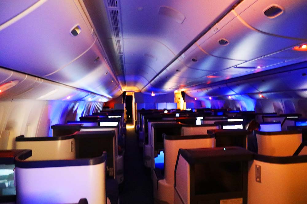 【Eytan】ビジネスクラス 2点 B777-300ERビジネスクラス | シート一覧 | 機内 | ご旅行の準備