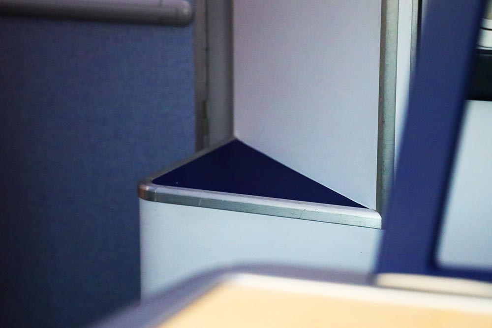 謎の三角コーナー