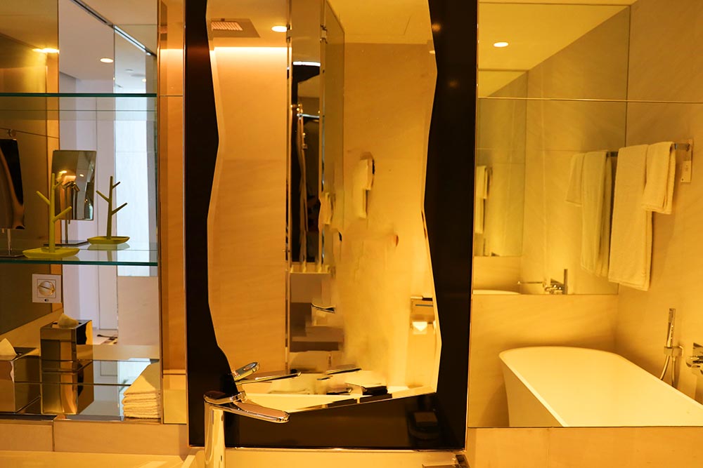 JW MARRIOTT HOTEL SINGAPORE SOUTH BEACH　バスミラー