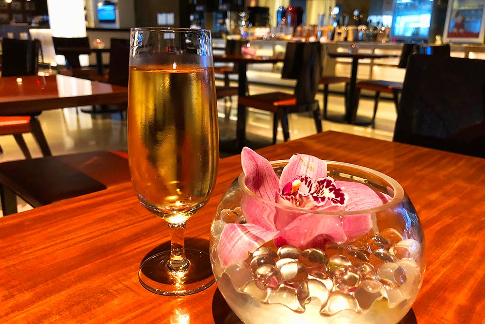 シルバークリスラウンジ(First)