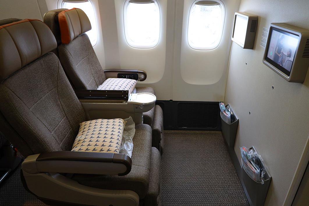 エバー航空プレミアムエコノミーバルクヘッド窓側